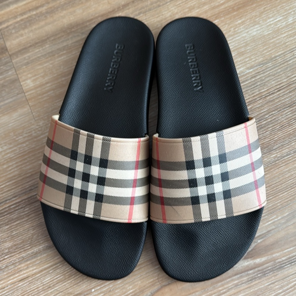 Burberry Fulry Check Slides 41